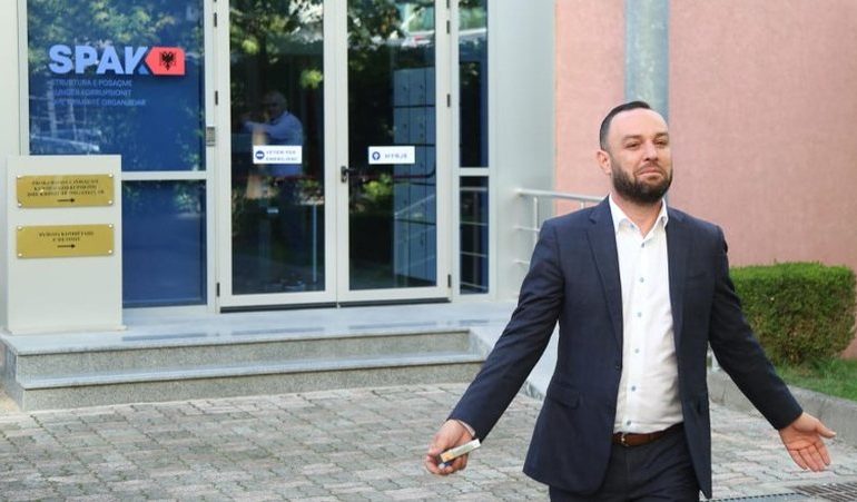 ARRESTIMI/ Lidhja me një grup kriminal në Durrës, SKY ECC dhe 3 vepra të rënda, çfarë do ndodhë me ish-deputetin e Jurgis Çyrbja