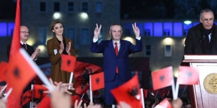 U ARRESTUA ME URDHËR TË SPAK/ Meta në delir: Më rrëmbyen anti-shqiptarët sepse jam patriot