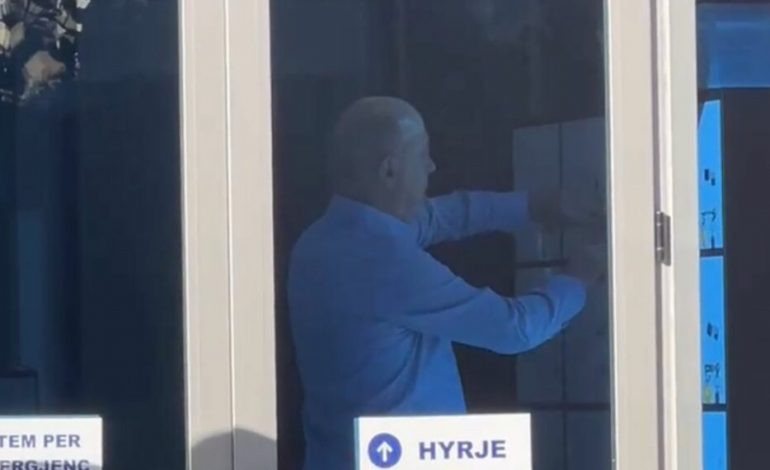 ÇFARË NDODHI? Ish-drejtori i OSHEE-së Adrian Çela paraqitet në SPAK