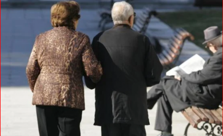 NIS INDEKSIMI I PENSIONEVE/ Përfitojnë 791 mijë pensionistë, do të marrin edhe bonusin e fundvitit