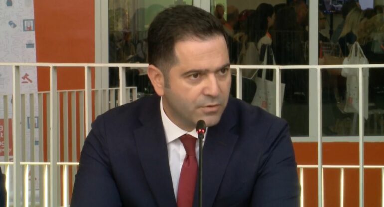 PENSIONET/ Ministri Malaj: Po shqyrtojmë rritjen e bonusit të fundvitit! Indeksimi nuk ka të bëjë me…