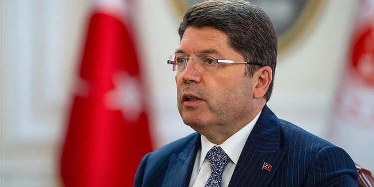 VDEKJA E GYLEN/ Ministri turk i Drejtësisë: Lufta kundër FETO-s do të vazhdojë