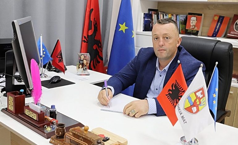 ÇFARË NDODHI? Kryebashkiaku i Matit paraqitet në SPAK
