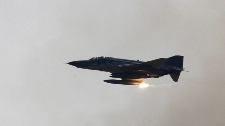 PAS SULMIT TERRORIST ME 5 TË VDEKUR/ Turqia bombardon kurdët në Siri dhe Irak