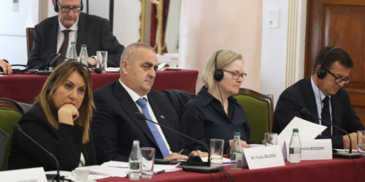 VIJON VIZITA E PE NË TIRANË/ Beleri dhe eurodeputetët e tjerë takohen me socialistët e demokratët