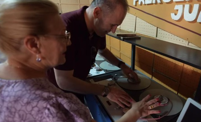 JEP LAJMIN/ Rama: Krijohet biblioteka e parë audiodigjitale për nxënësit me vështirësi të shikimit