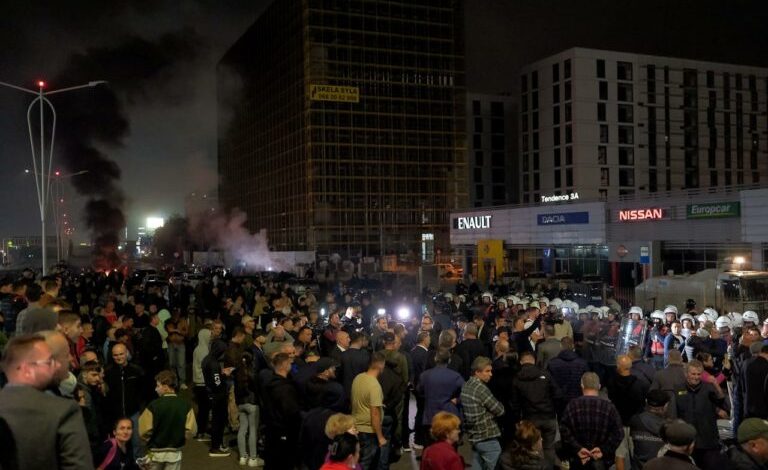 MOSBINDJA CIVILE/ Mbyllet me incidente të vogla protesta 3 orëshe e opozitës…