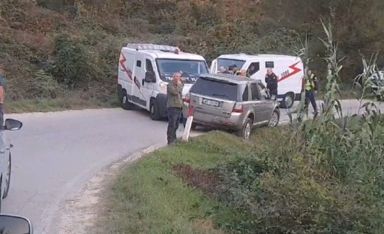 ME 500 MIJË EURO/ Makina e kompanisë së sigurimit përplaset me fuoristradën në aksin Tepelenë-Përmet, dy të plagosur