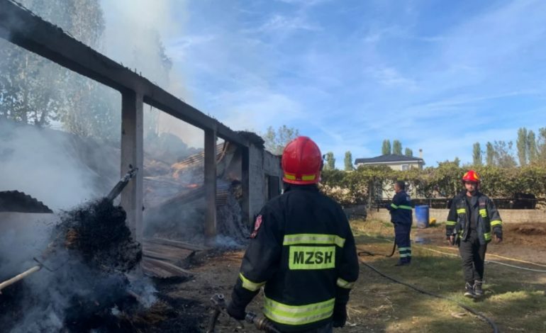 DETAJET E PARA/ Shkrumbohet nga flakët magazina në Lezhë, shkaku i zjarrit…