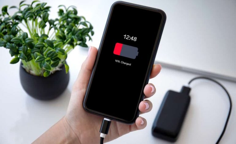 HIDHNI NJË SY! Disa këshilla për juve që telefoni ju karikohet më ngadalë se zakonisht