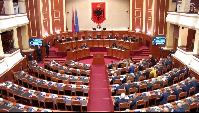 KUVEND/ Miratohet buxheti faktik i vitit 2023 me 71 vota pro, asnjë deputet i opozitës gjatë votimit