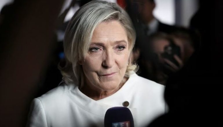 FRANCË/ Prokuroria në Paris kërkon dënimin me 5 vjet burg dhe 300 mijë euro gjobë për Marine Le Pen