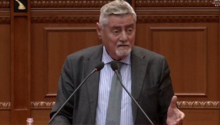 BUXHETI 2025/ Shehi ironizon: Bonusi i fundvitit ‘donacion’ për gjelin e detit, ai tjetri për ballokumet