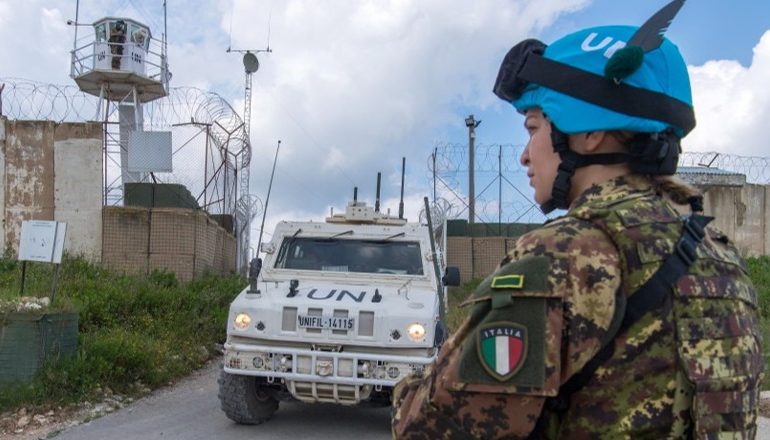 LIBAN/ Baza italiane e UNIFIL goditet me 8 raketa, Izraeli: Sulmi u krye nga Hezbollah