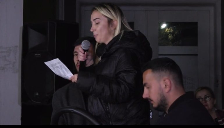 PROTESTA PËR MARTININ/ Prek motra e Egli Progës: Florina vetëm qan dhe nuk kërkon asgjë, ku do gjeni ju prindër më të paqtë! Mos lejoni…