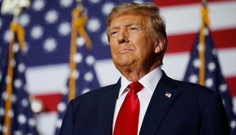 DITA E FALENDERIMEVE/ Trump uron amerikanët duke sulmuar demokratët: Gëzuar edhe ju që u përpoqët të shkatërronit vendin tonë