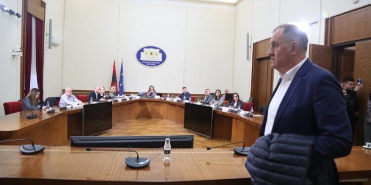 NUK DËSHMOI/ Beqaj sërish nesër te “Sterilizimi”, shtyhet mbledhja e komisionit hetimor