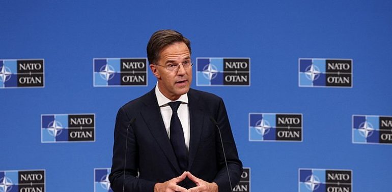 “MBËSHTETJA PËR UKRAINËN DUHET TË VAZHDOJË”/ Rutte: Lidhjet e Rusisë me Kinën, Iranin dhe Korenë e Veriut, kërcënim për paqen