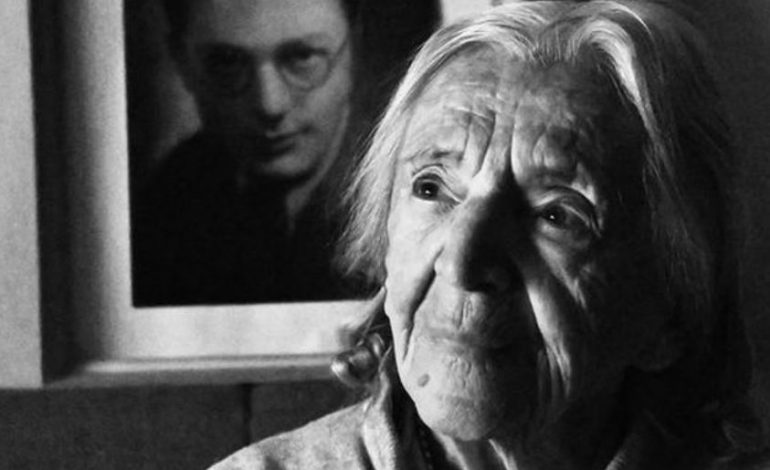 E TRISHTË/ Shuhet në moshën 100-vjeçare shkrimtarja Mynevere Shuteriqi
