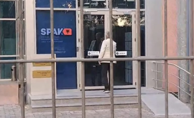 E FUNDIT/ Kryebashkiaku i Shkodrës Benet Beci paraqitet në SPAK