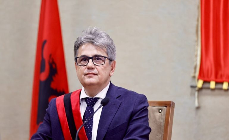 “A KENI DORËZUAR DORËHEQJEN?” Benet Beci del i buzëqeshur nga SPAK: Do të flas në…