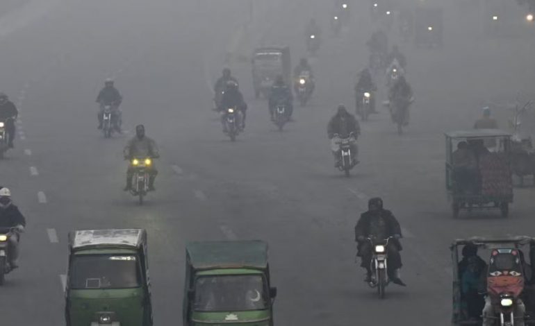 U SHËNUA REKORD/ Ndotja e ajrit në Lahore ishte 80 herë më e lartë sesa kufizimi i OBSH-së
