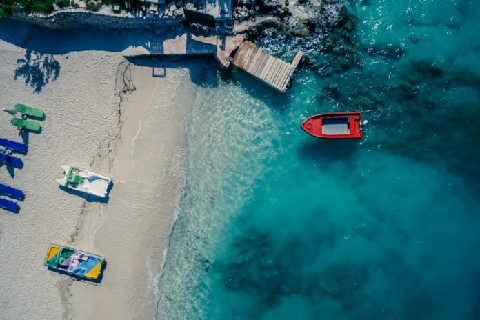 JEHONË TURIZMIT/ “Culture Trip”: Befasohuni nga plazhet e klasit botëror të Rivierës Shqiptare