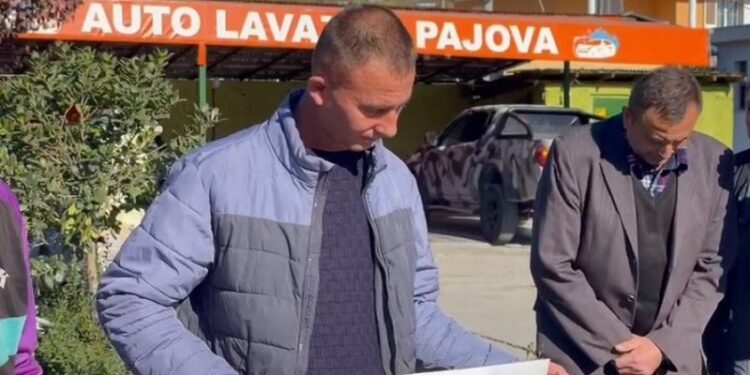 I BIRI U PËRPLAS PËR VDEKJE NGA MAKINA/ Babai i 10-vjeçarit në protestë: Të kalben në burg autorët, policia të marrë masa