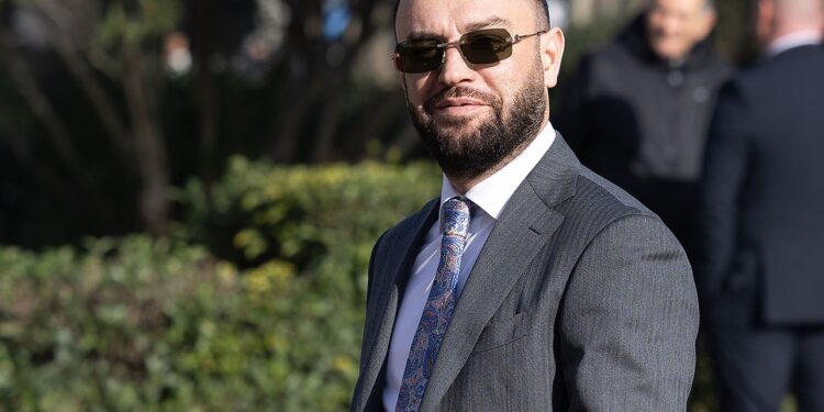 “VETËM SHIH SHIK-UN MOS KA NJERI VËRDALLË”/ Zbardhen të tjera biseda mes Çyrbes dhe grupeve kriminale: Vlla, janë blloku gjithë llogarit e mia