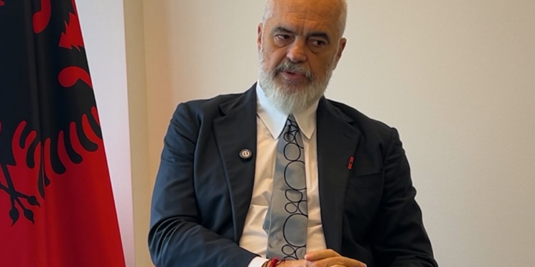 “KA POTENCIAL TË JASHTËZAKONSHËM”/ Rama fton të rinjtë të ndjekin arsimin profesional