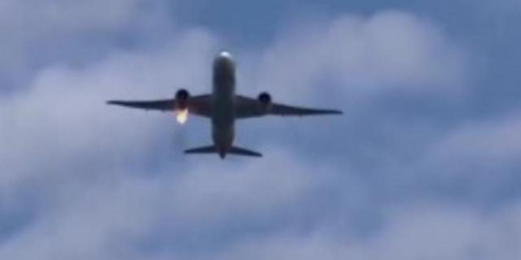 PANIK NË AEROPORTIN E ROMËS/ Merr flakë motori i avionit menjëherë pas nisjes