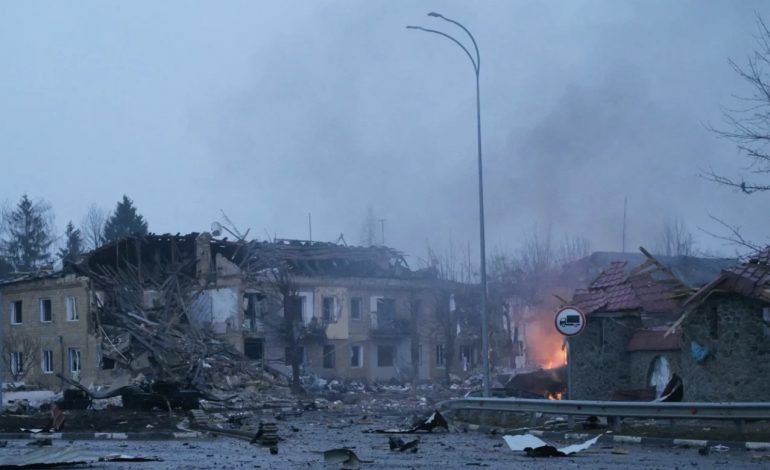 LUFTA/ Shpërthime në Kiev pas sulmeve ruse me raketa dhe dronë
