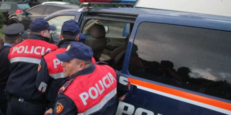KANABIS GATI PËR SHITJE/ Arrestohet 37-vjeçari në Fier, shpallet në kërkim babai i tij