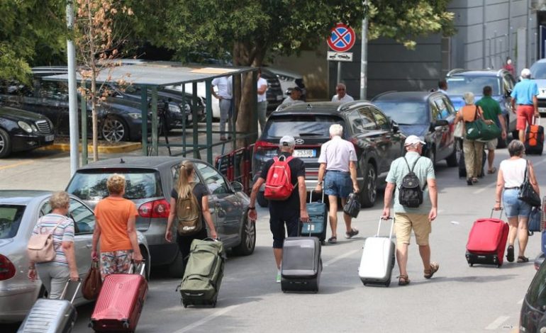 RAPORTI I BE PËR SHQIPËRINË: U rrit prodhimi, konsumi, pagat dhe punësimi