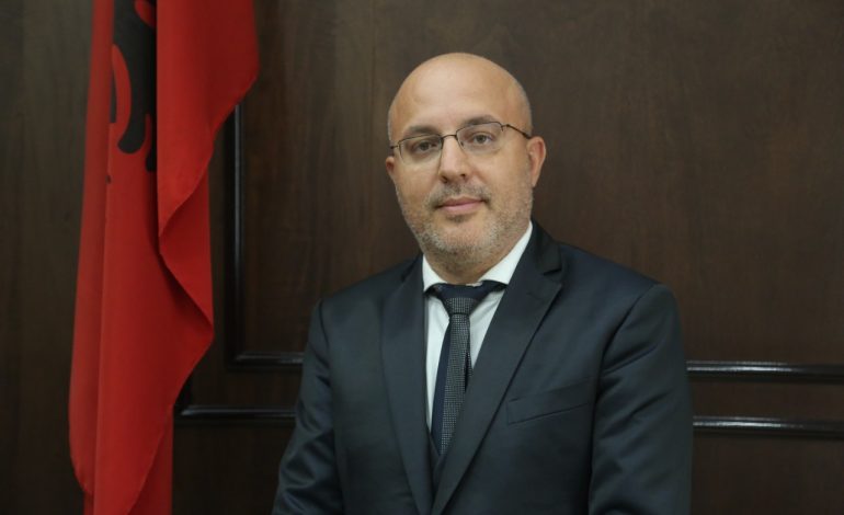 E TRISHTË/ Ndahet nga jeta anëtari i Gjykatës së Lartë, Darjel Sina