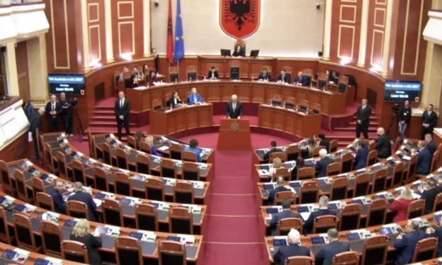 TENSIONE NË SALLË/ Rama merr fjalën, opozita “protestë”! Kryeministri: Uluni! 5 minuta pushim