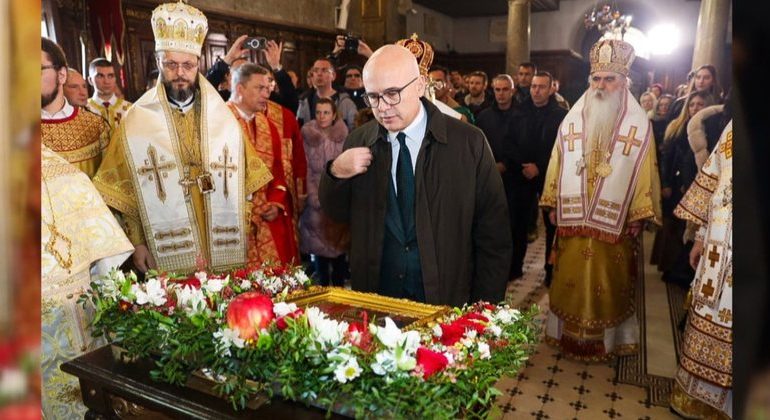 ALENACA RUSO-SERBE/ Kisha Ruse “shenjtëron” luftën e Putinit në Ukrainë
