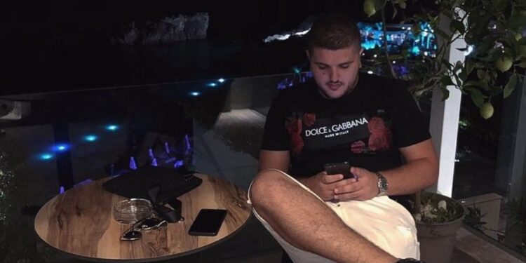 PUBLIKOHET FOTO/ Vrasësit e qëlluan sapo do hipte në makinë, ky është i riu që u vra në Tiranë