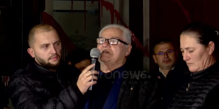 “NUK MË DUHET JETA”/ Prek gjyshi i 14-vjeçarit: Duam vetëm drejtësi! U dogjëm ne, të mos digjen të tjerët
