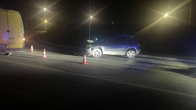 AKSIDENT I FRIKSHËM NË KUKËS/ Përplasen dy makina, katër të plagosur