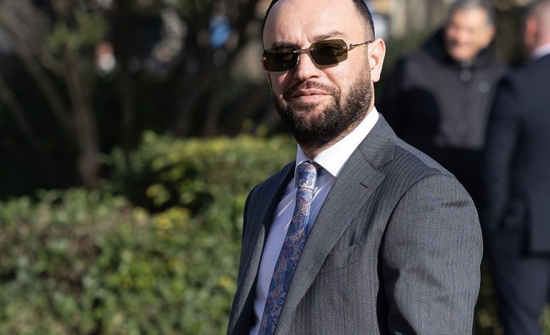 “E MBYLLA MUHABETIN TËND”/ MESAZHET në “Sky Ecc” që “dogjën” ish-deputetin Jurgis Çyrbja