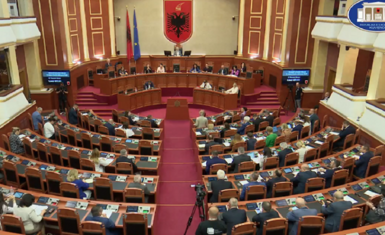 OPOZITA I KTHEHET NORMALITETIT/ Sot seanca parlamentare, ja çfarë pritet të diskutohet