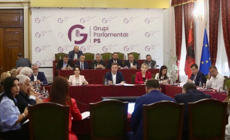 PS MBLEDH GRUPIN PARLAMENTAR/ Nga buxheti, tek angazhimet e deputetëve, ja çfarë u diskutua
