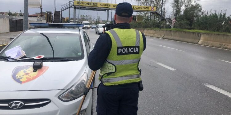 GJOBA DERI NË 44 MIJË LEKË/ Policia nuk fal as për festa shkelësit e rregullave të qarkullimit rrugor