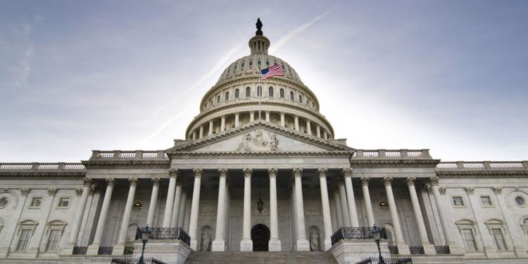 ME ARMË DHE BENZINË ME VETE/ Policia amerikane arreston një person në Capitol Hill