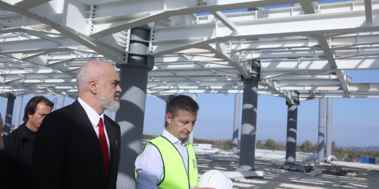 AEROPORTI I VLORËS DREJT PËRFUNDIMIT/ Rama: Vlorës: Duhet të punoni natë e ditë që të jemi gati për sezonin veror