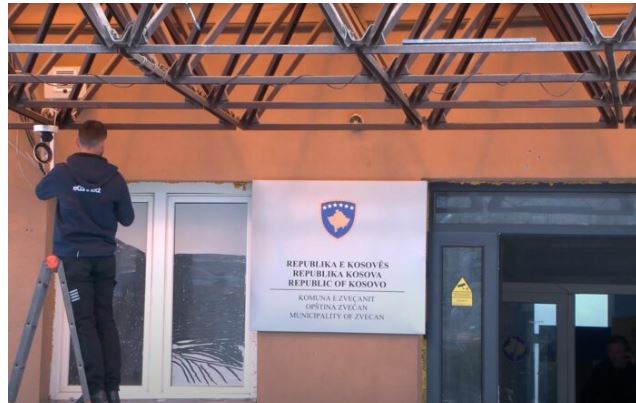 SULMOHET STACIONI POLICOR NË ZVEÇAN/ Hidhen dy granata dore. Nuk ka të lënduar
