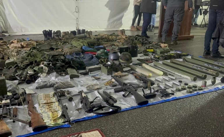SULMI NË VERI TË KOSOVËS/ Tetë persona të arrestuar, sekuestrohet arsenal armësh