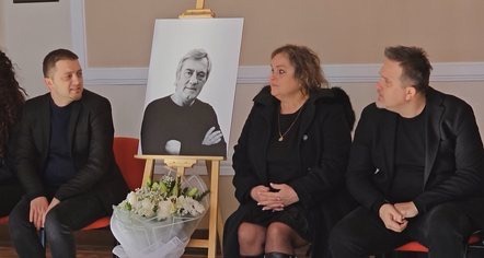 1-VJETORI I NDARJES NGA JETA/ Shkodra përkujton kolosin e humorit Zef Deda