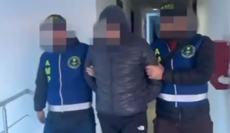 TRAFIK EMIGRANTËSH DHE MALLRA KONTRABANDË/ AMP arreston Shefin e Krimeve në Gjirokastër dhe 5 punonjës të tjerë (EMRAT)